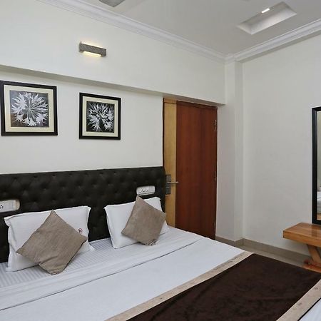 Oyo 3019 Hotel Lingaraj บูบันเนสชวาร์ ภายนอก รูปภาพ