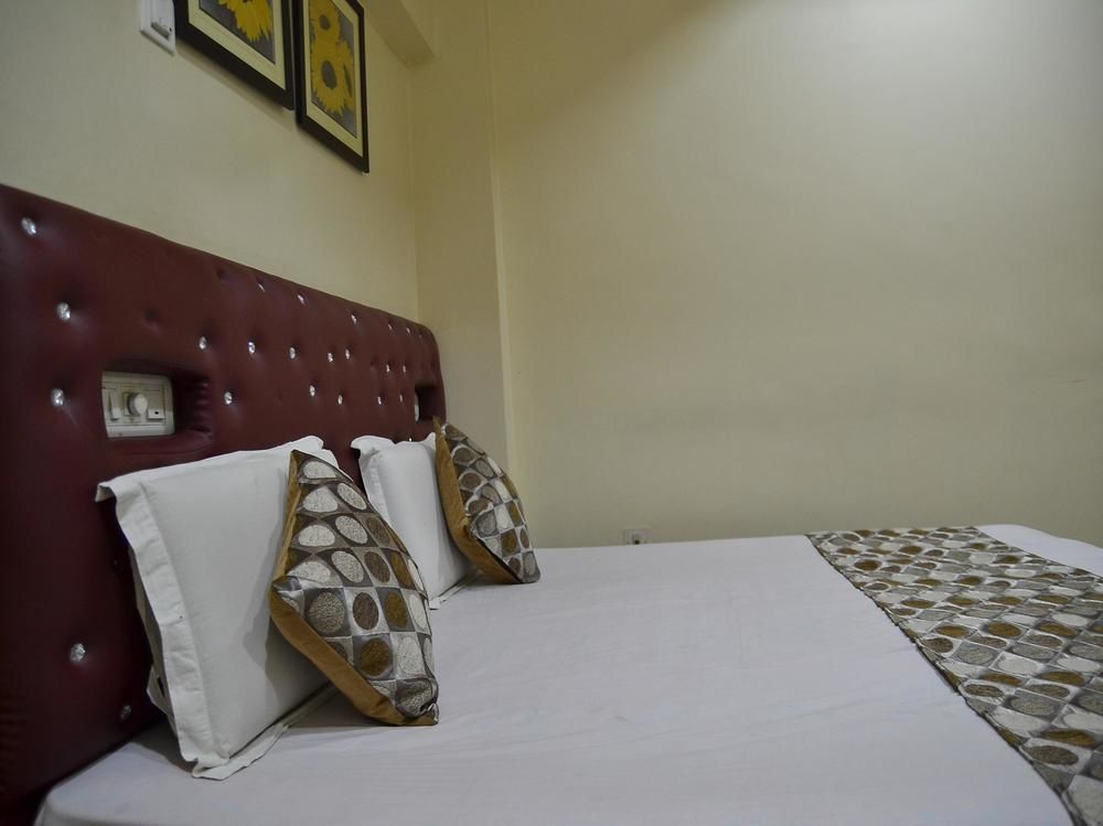 Oyo 3019 Hotel Lingaraj บูบันเนสชวาร์ ภายนอก รูปภาพ