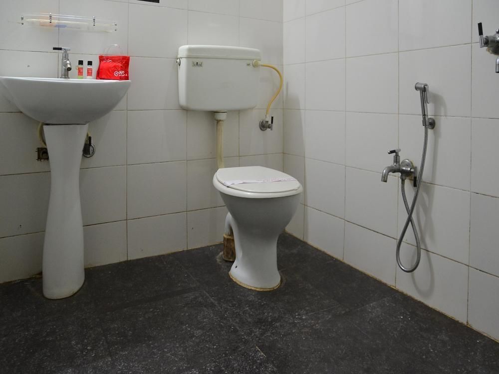 Oyo 3019 Hotel Lingaraj บูบันเนสชวาร์ ภายนอก รูปภาพ