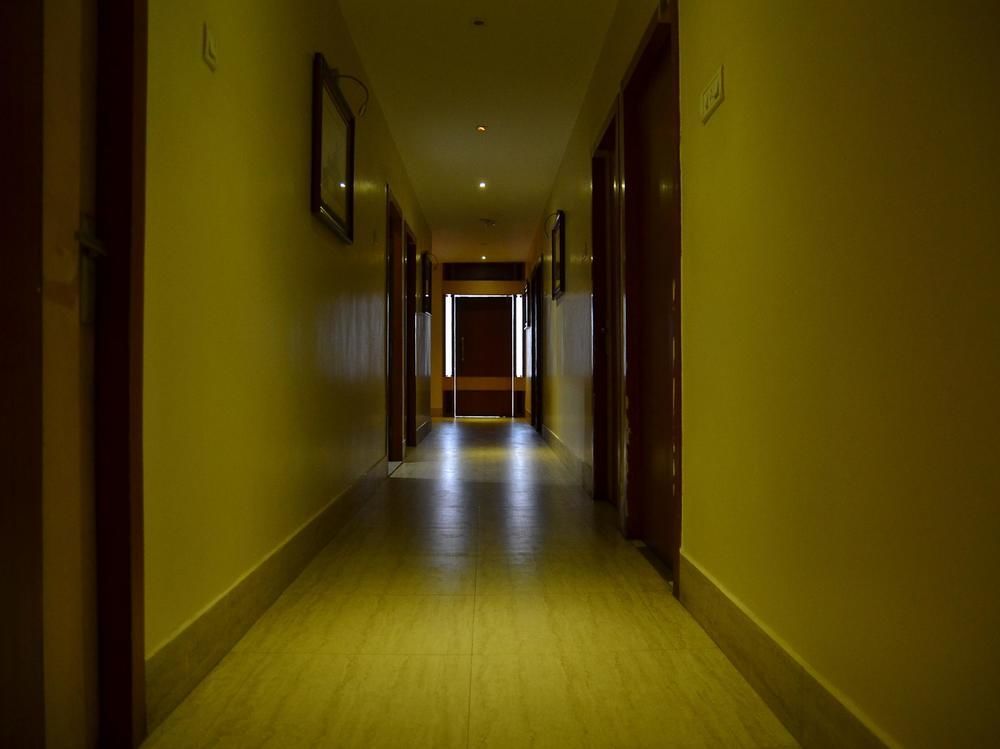 Oyo 3019 Hotel Lingaraj บูบันเนสชวาร์ ภายนอก รูปภาพ