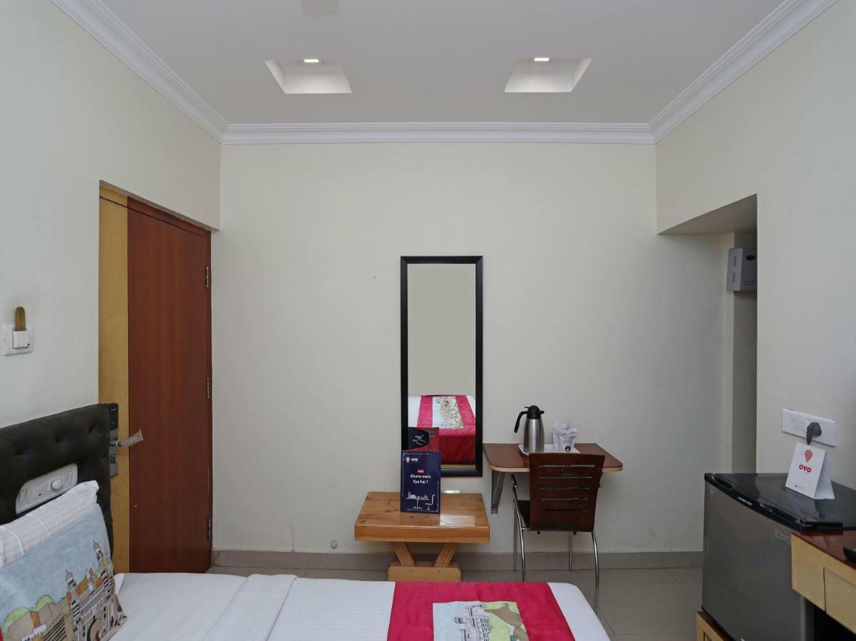 Oyo 3019 Hotel Lingaraj บูบันเนสชวาร์ ภายนอก รูปภาพ