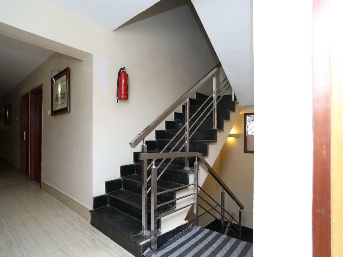 Oyo 3019 Hotel Lingaraj บูบันเนสชวาร์ ภายนอก รูปภาพ