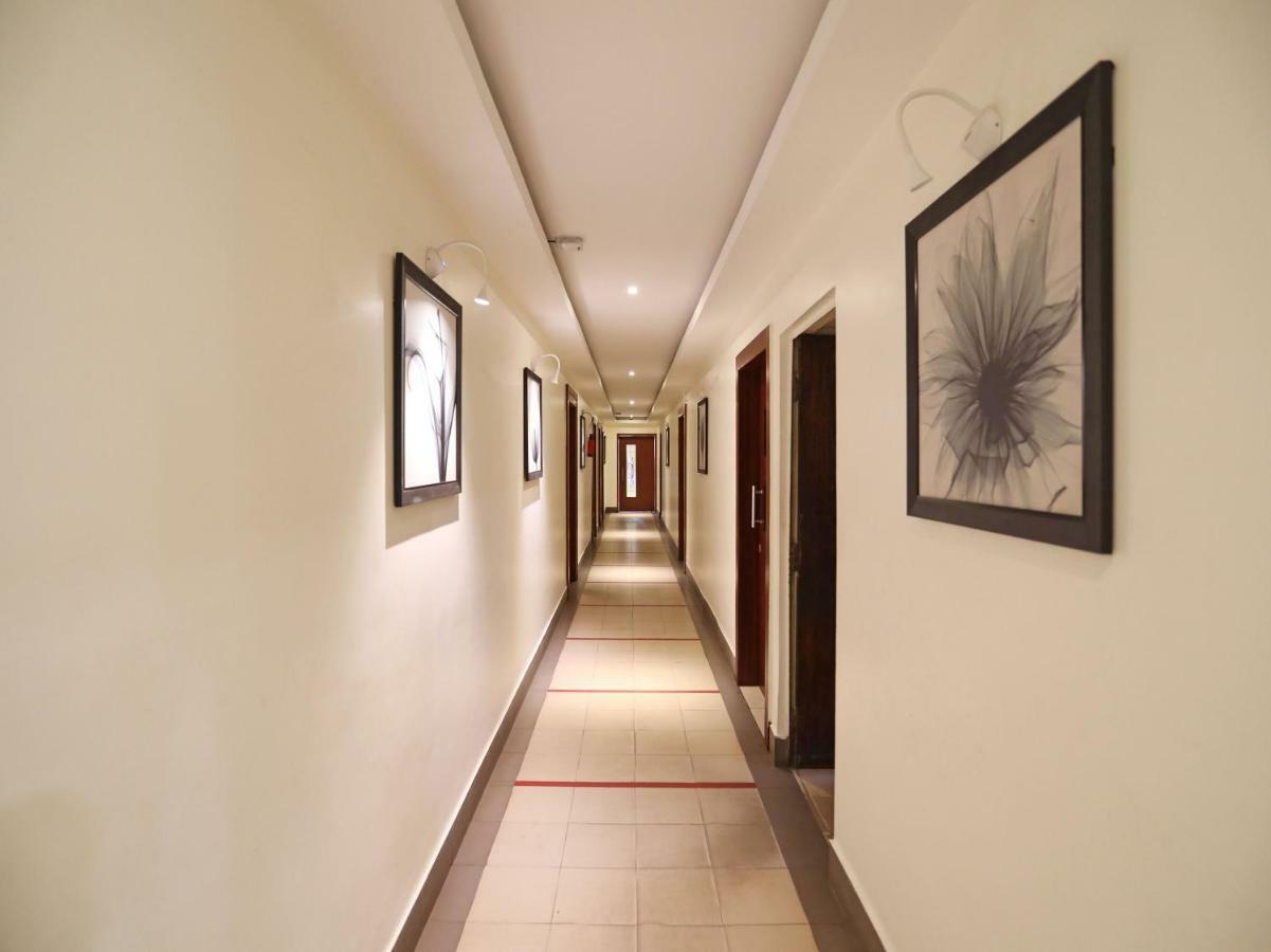 Oyo 3019 Hotel Lingaraj บูบันเนสชวาร์ ภายนอก รูปภาพ