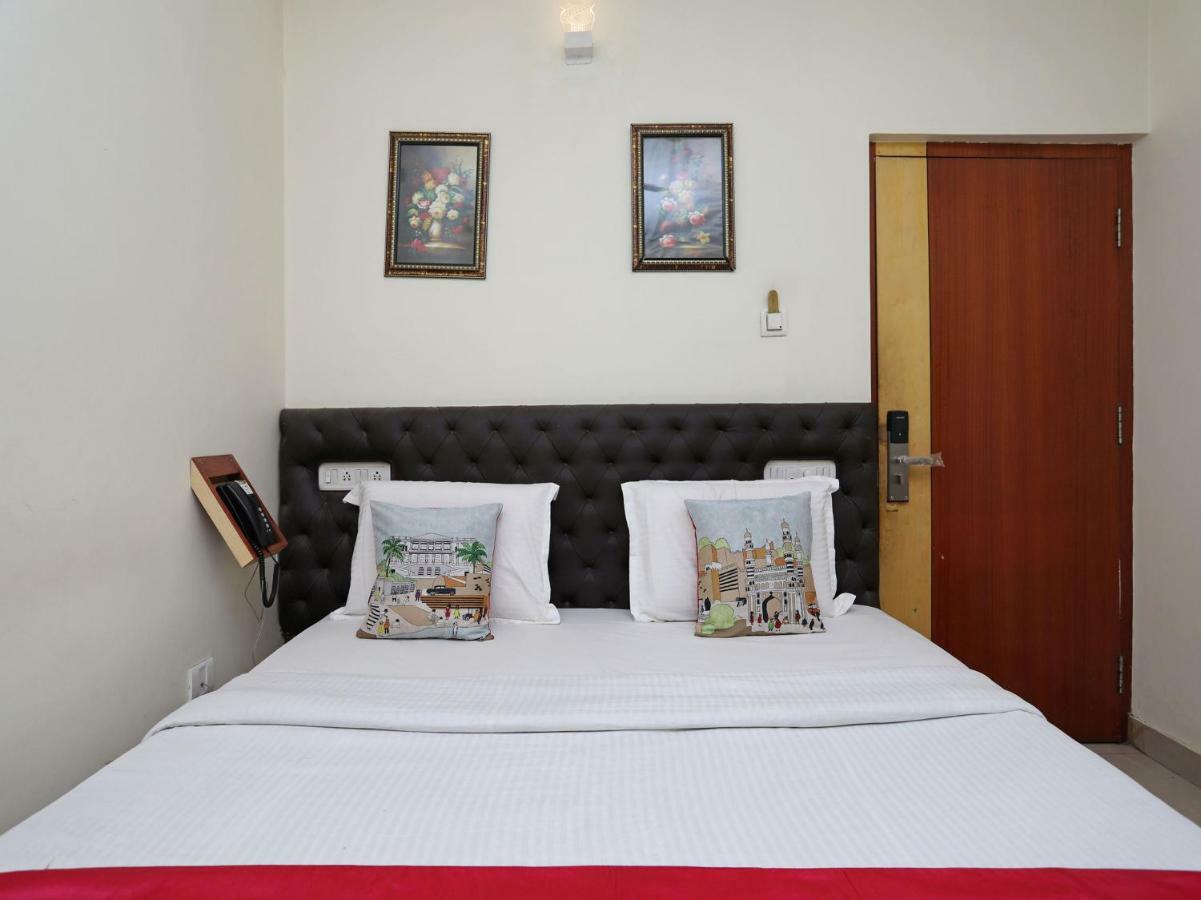 Oyo 3019 Hotel Lingaraj บูบันเนสชวาร์ ภายนอก รูปภาพ