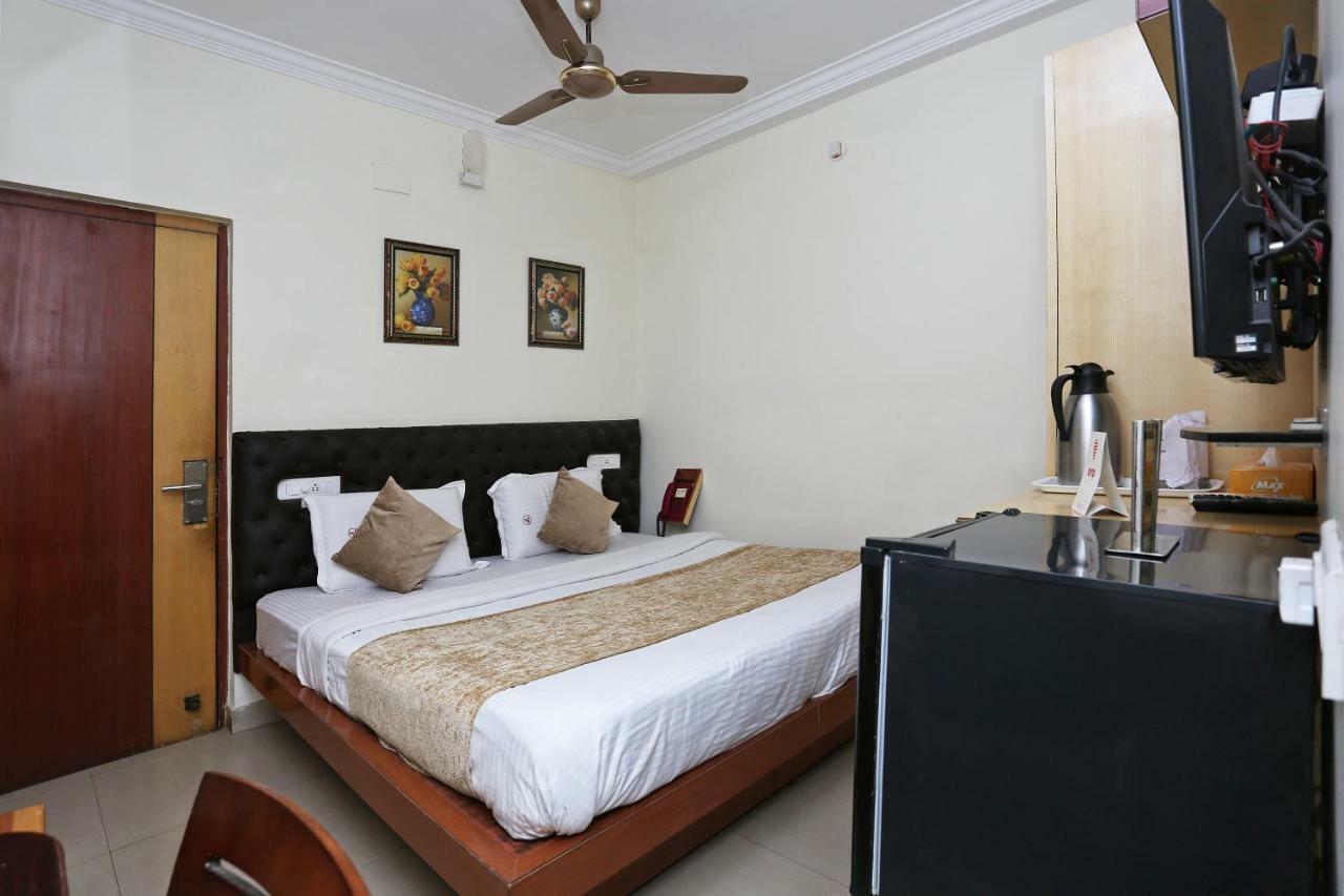 Oyo 3019 Hotel Lingaraj บูบันเนสชวาร์ ภายนอก รูปภาพ