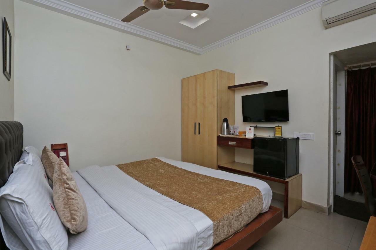 Oyo 3019 Hotel Lingaraj บูบันเนสชวาร์ ภายนอก รูปภาพ