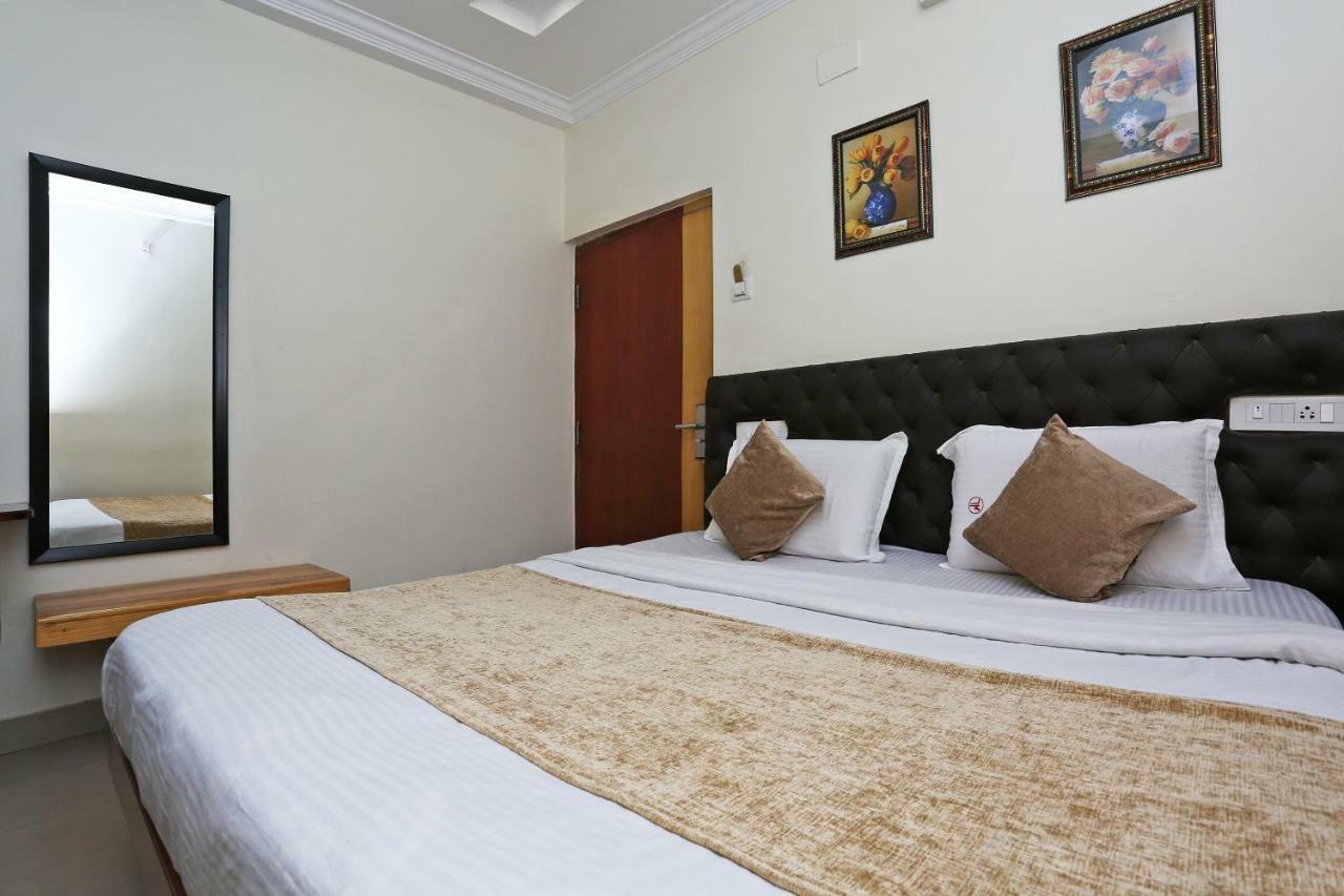 Oyo 3019 Hotel Lingaraj บูบันเนสชวาร์ ภายนอก รูปภาพ